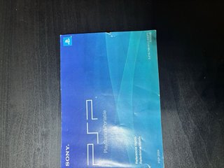 Consola Sony PSP con manuales, cargador y memoria