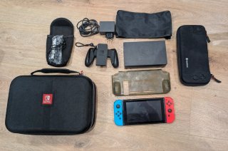 Nintendo Switch Neón + accesorios, maletín y caja