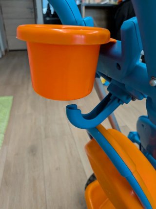 Triciclo infantil naranja y azul
