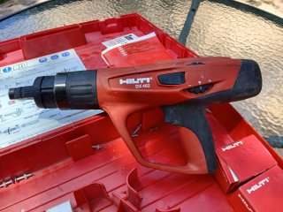 Clavadora HILTI DX 462-F8 con accesorios