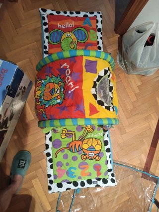 Manta de juegos para bebé con arco y juguetes