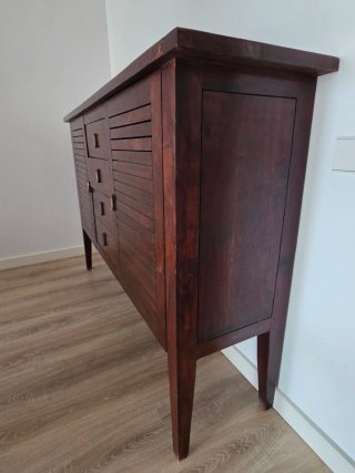 Aparador vintage de madera tropical