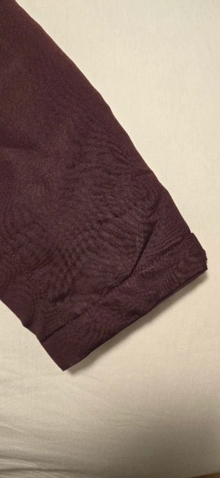 Cazadora morada con capucha