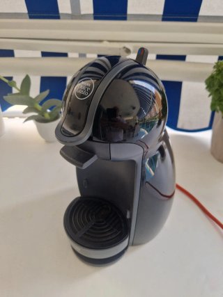 Cafetera Dolce Gusto Negra
