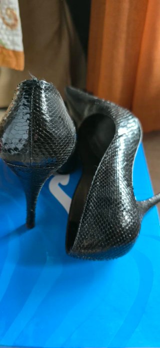 Zapatos Bimba y Lola tacón piel serpiente