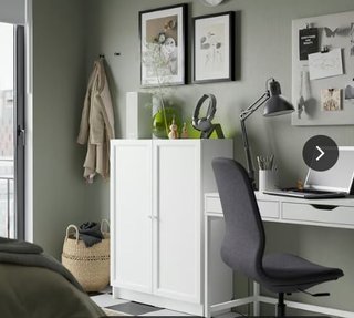 Mueble blanco con dos puertas
