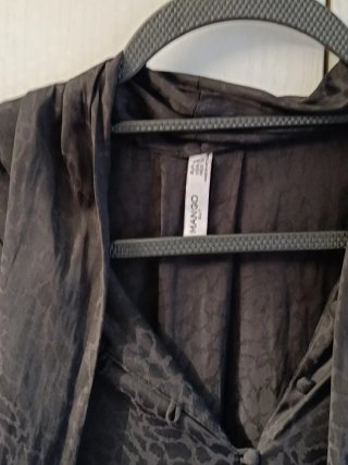 Camisa Mango Negra Oficina animal print