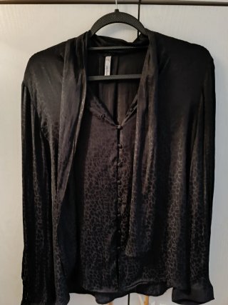 Camisa Mango Negra Oficina animal print