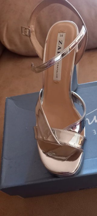 Sandalias Zara Talla 39 Doradas y Plateadas