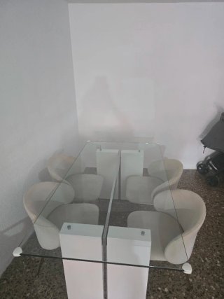Mesa Comedor Cristal y Patas Blancas