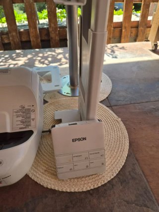 Proyector Epson + Soporte + Pantalla Cine