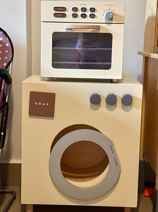 Horno de juguete Zara Home. Tiene lavadora a juego