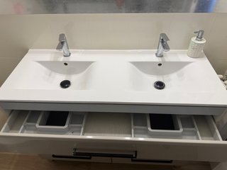 Mueble de baño doble con lavabos