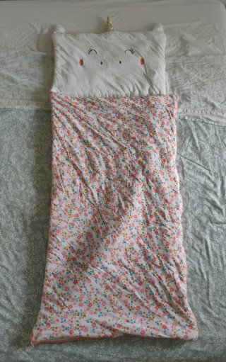 Saco de dormir infantil con estampado floral