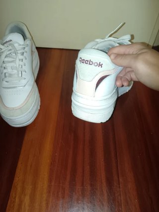 Tenis Reebok Clásicos Blancos y Rosas