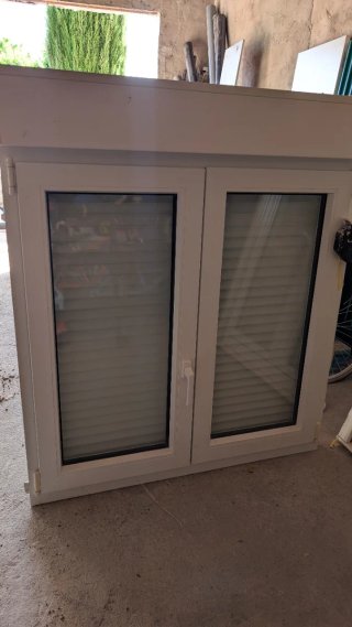 Ventana PVC Blanca con Persiana