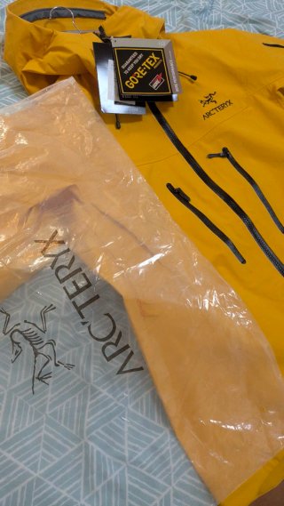 Chaqueta Arc'teryx Alpha Amarilla Gore-Tex