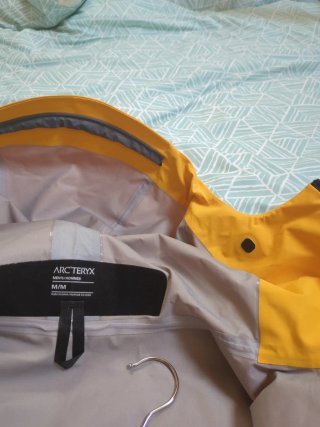 Chaqueta Arc'teryx Alpha Amarilla Gore-Tex