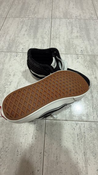 Zapatillas Vans Sk8-Hi Negras y Blancas