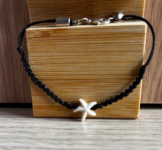 Pulsera Macramé Negra Estrella de Mar Blanca