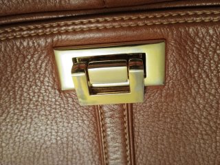 Bolso de cuero marrón