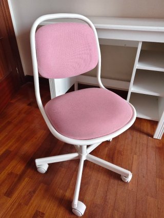 Escritorio y silla infantil IKEA