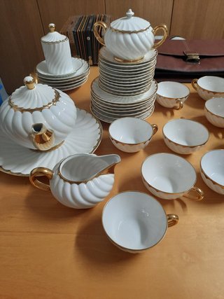 Juego de café porcelana y metal dorado