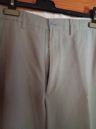 Pantalón de pinzas gris