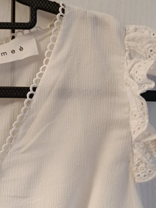 Blusa blanca manga corta volantes M