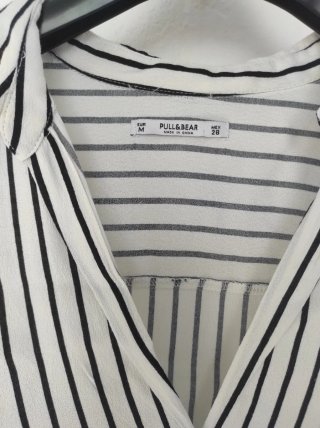 Blusa Pull and Bear Rayas Blanco y Negro