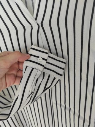 Blusa Pull and Bear Rayas Blanco y Negro