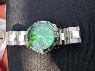 Reloj de pulsera plateado y negro
