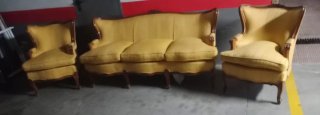 Set di divani classici: 1 divano a 3 posti e 2 singoli