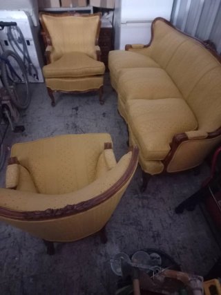 Set di divani classici: 1 divano a 3 posti e 2 singoli