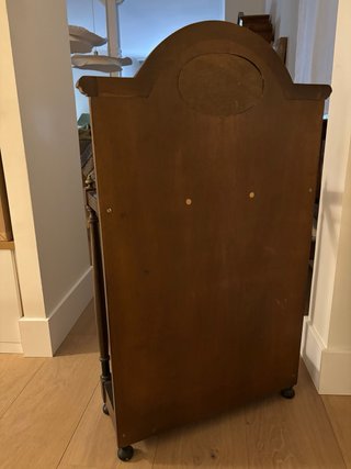 Paragüero clásico de madera con espejo