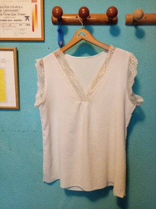 Blusa de mujer con encaje