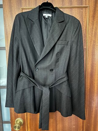 Conjunto chaqueta y pantalón Zara gris
