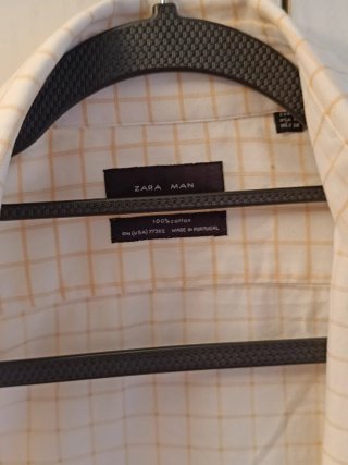 Camisa de cuadros blanca y amarilla