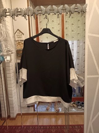 Maglia donna nera con dettagli bianchi