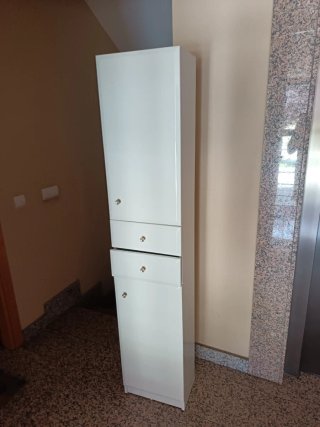Armario de baño blanco