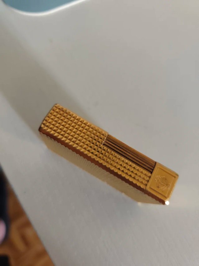 Encendedor S.T. Dupont Ligne 1 chapado Oro.