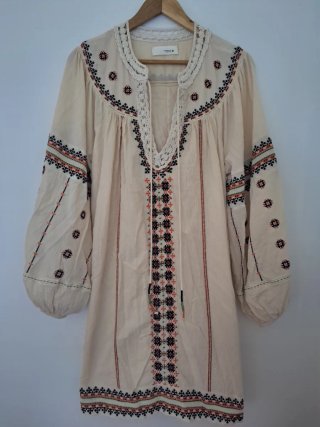 Vestido beige bordado #Zara