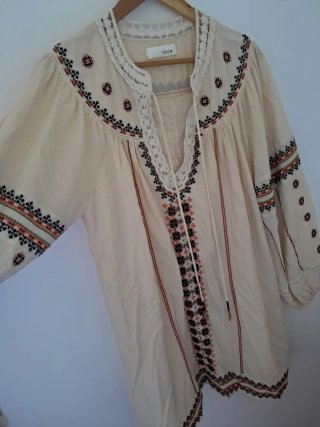 Vestido beige bordado #Zara