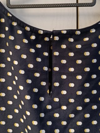 Blusa sin mangas lunares