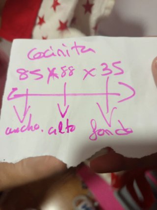 Cocinita de madera rosa