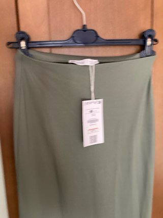 Falda larga verde con abertura