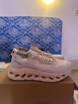Zapatillas On Running Beige/Rosa
