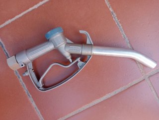 Boquerel para combustible
