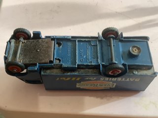 Camión Ever Ready Guy 1/43 Dinky Toys