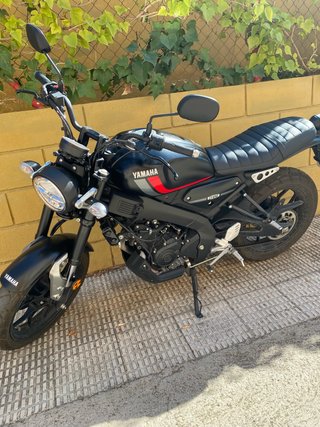 Yamaha XSR 125 Negra y Roja